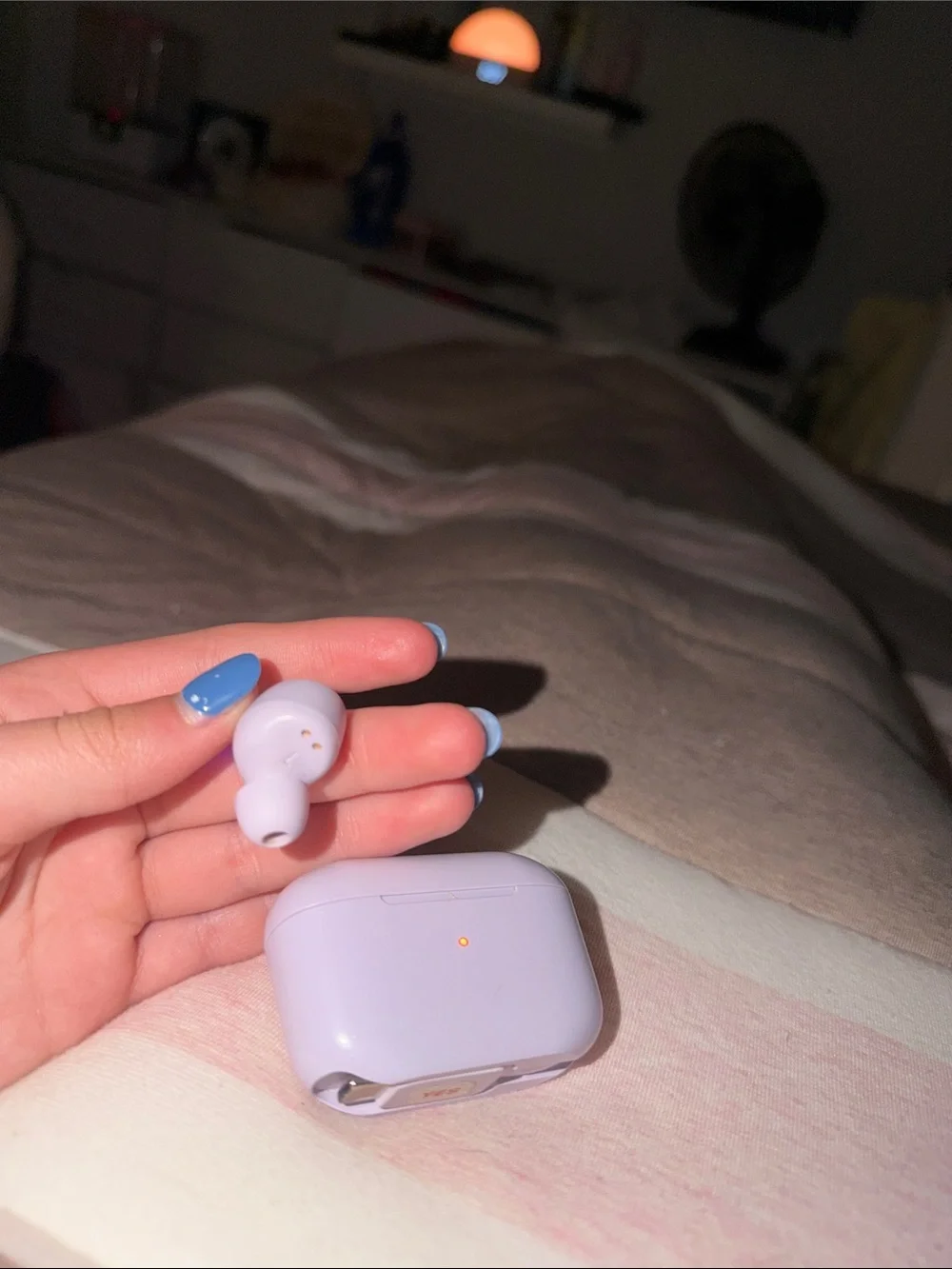 Lavender Wireless Earbud Charging Case - Unbranded